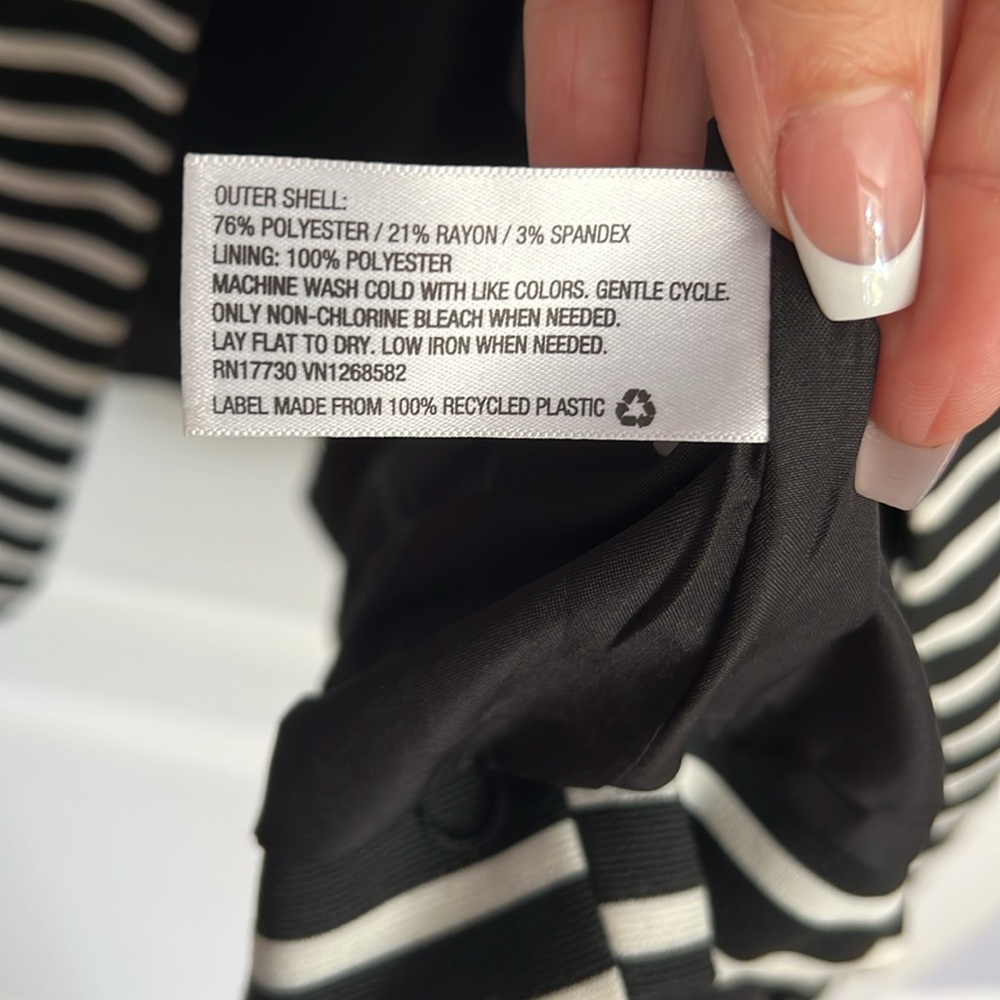 Black and White Striped Blazer - Picture 4 of 6
